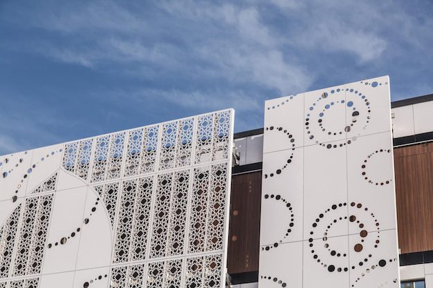 Materiale inovatoare utilizate în construcția fațadelor moderne